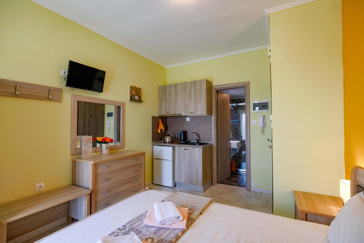 Dionisos Apartments Паралия Дионисиу Екстериор снимка