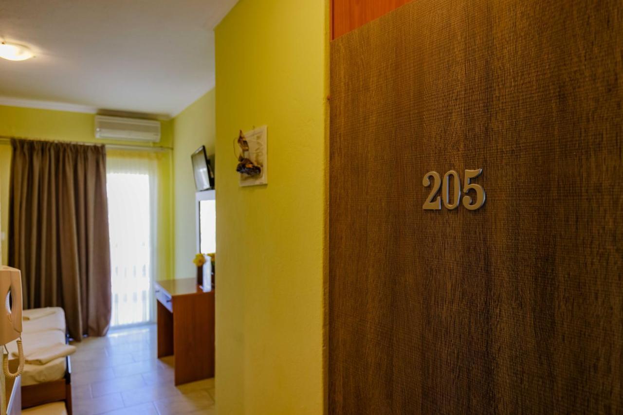 Dionisos Apartments Паралия Дионисиу Екстериор снимка