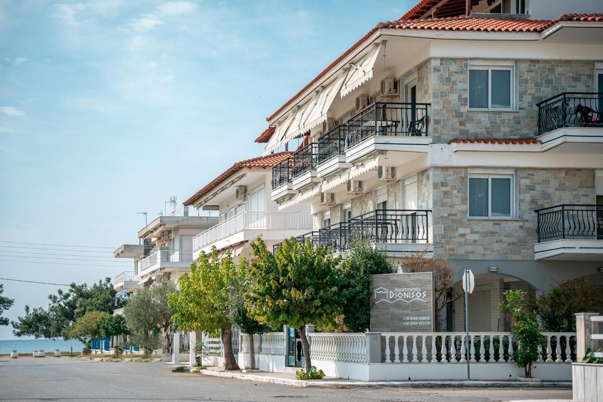 Dionisos Apartments Паралия Дионисиу Екстериор снимка