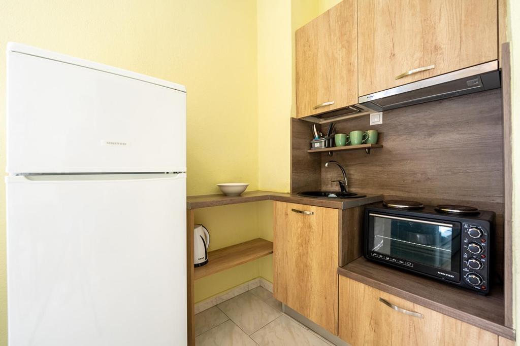 Dionisos Apartments Паралия Дионисиу Екстериор снимка