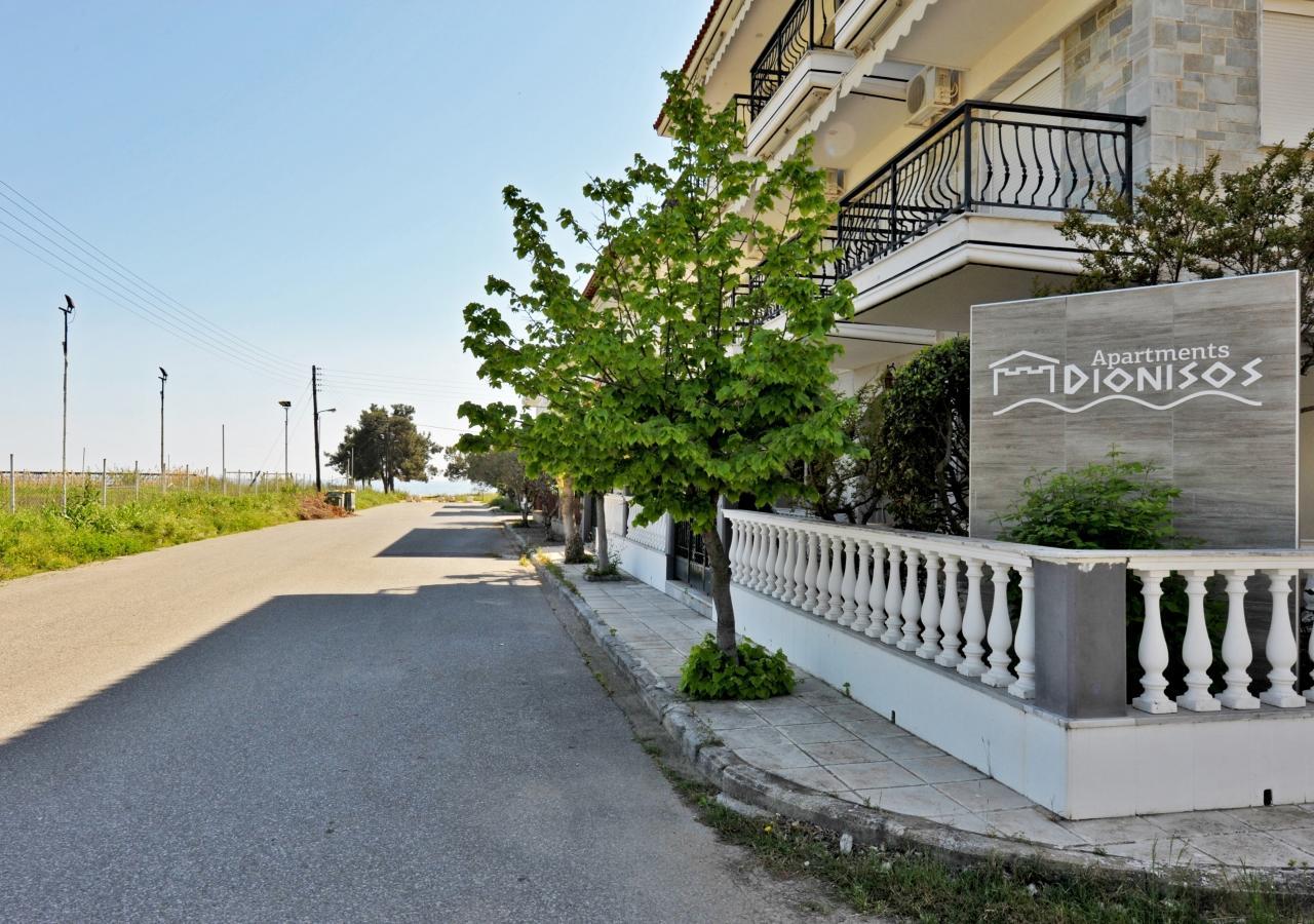 Dionisos Apartments Паралия Дионисиу Екстериор снимка